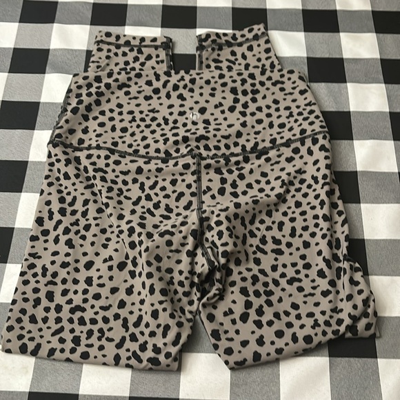 HeyNuts Yoga Legging - Picture 2 of 4